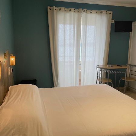 Au Tapis De Sable Hotel Saint-Cyr-sur-Mer Luaran gambar