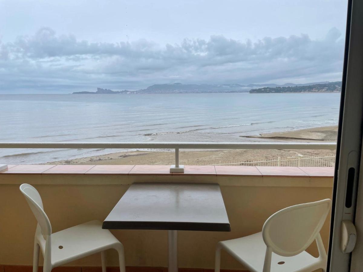 Au Tapis De Sable Hotel Saint-Cyr-sur-Mer Luaran gambar