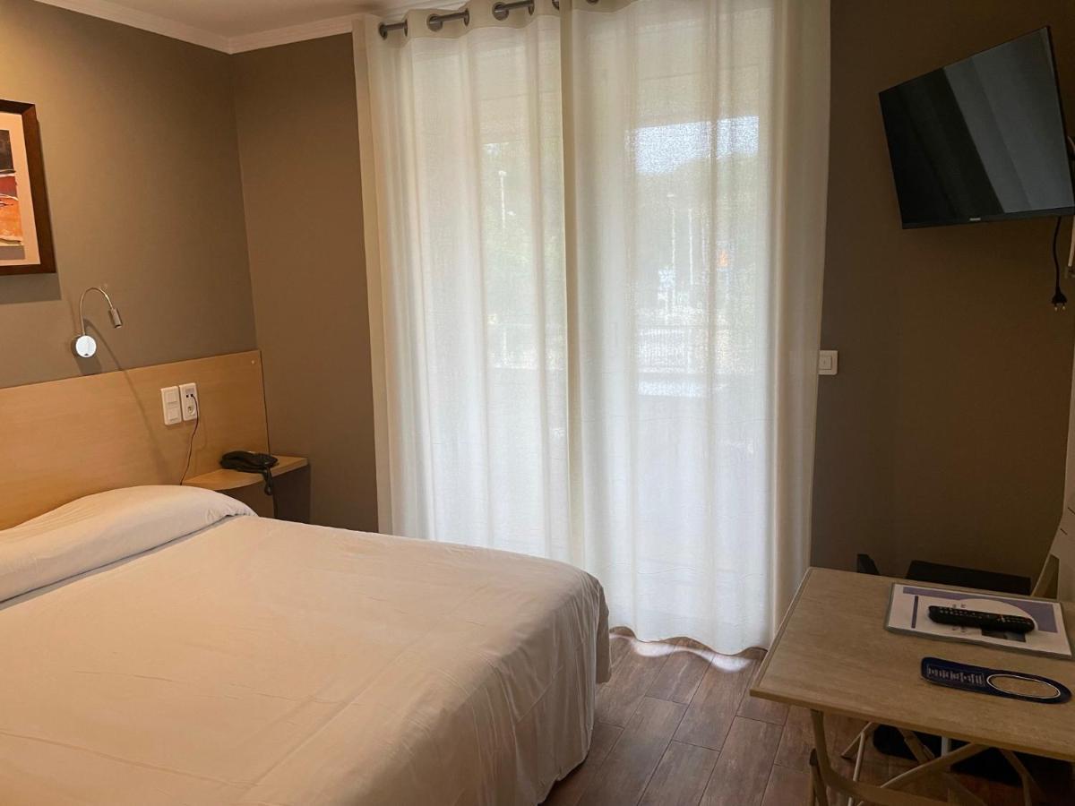 Au Tapis De Sable Hotel Saint-Cyr-sur-Mer Luaran gambar