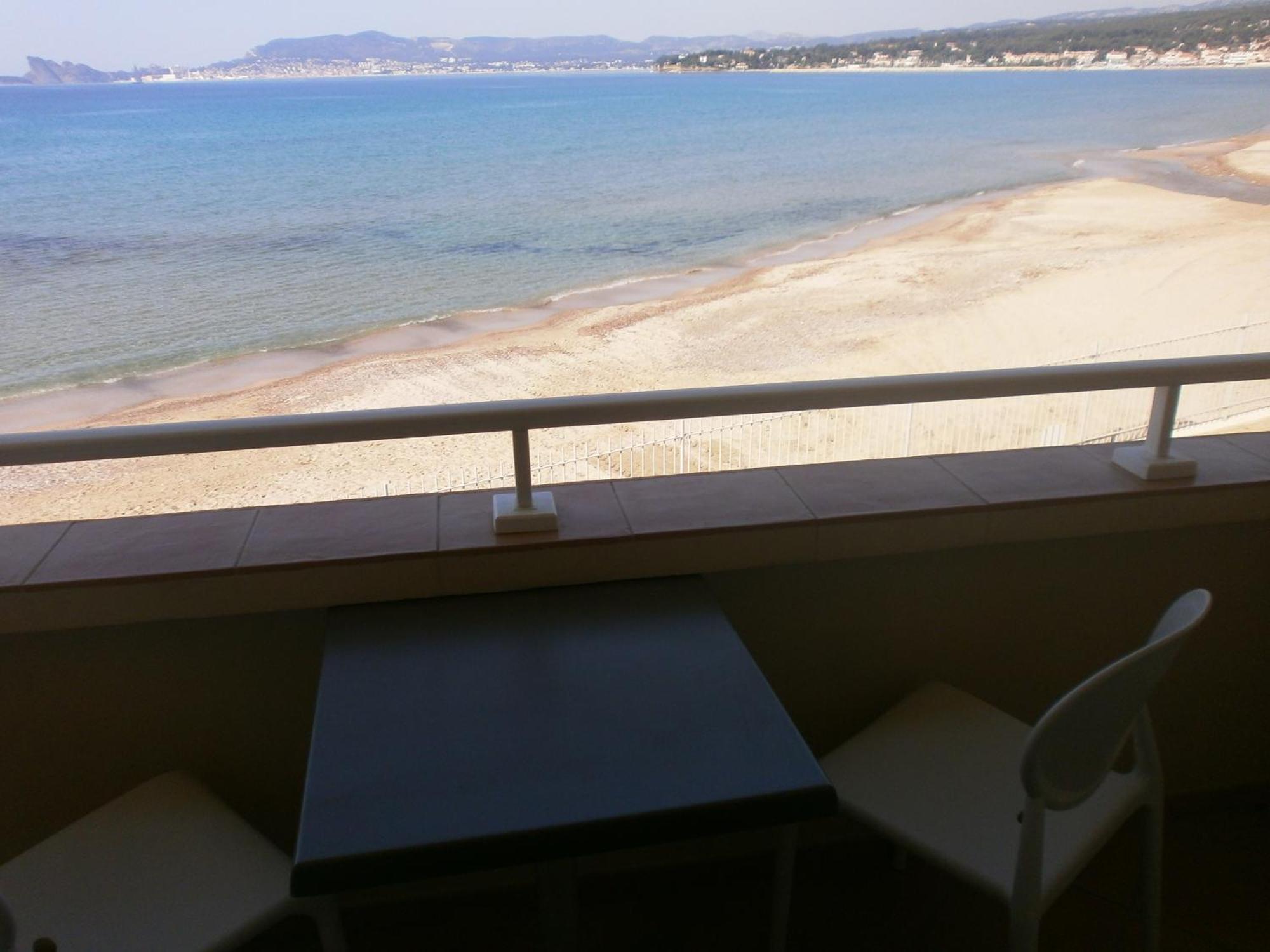 Au Tapis De Sable Hotel Saint-Cyr-sur-Mer Bilik gambar