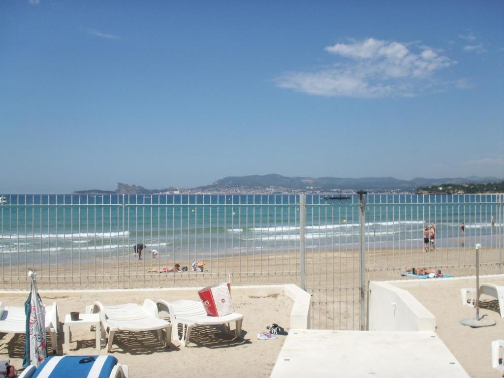 Au Tapis De Sable Hotel Saint-Cyr-sur-Mer Luaran gambar