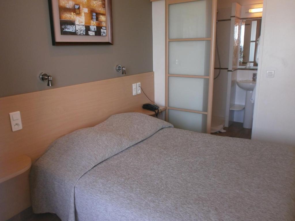 Au Tapis De Sable Hotel Saint-Cyr-sur-Mer Bilik gambar